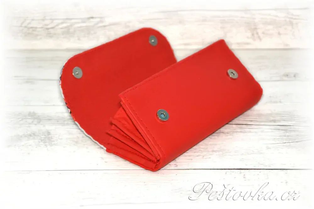 Peštovka Dámská elegantní peněženka *berušková*