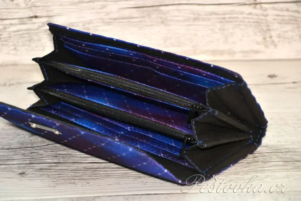 Peštovka Dámská elegantní peněženka *modrá duhovka*