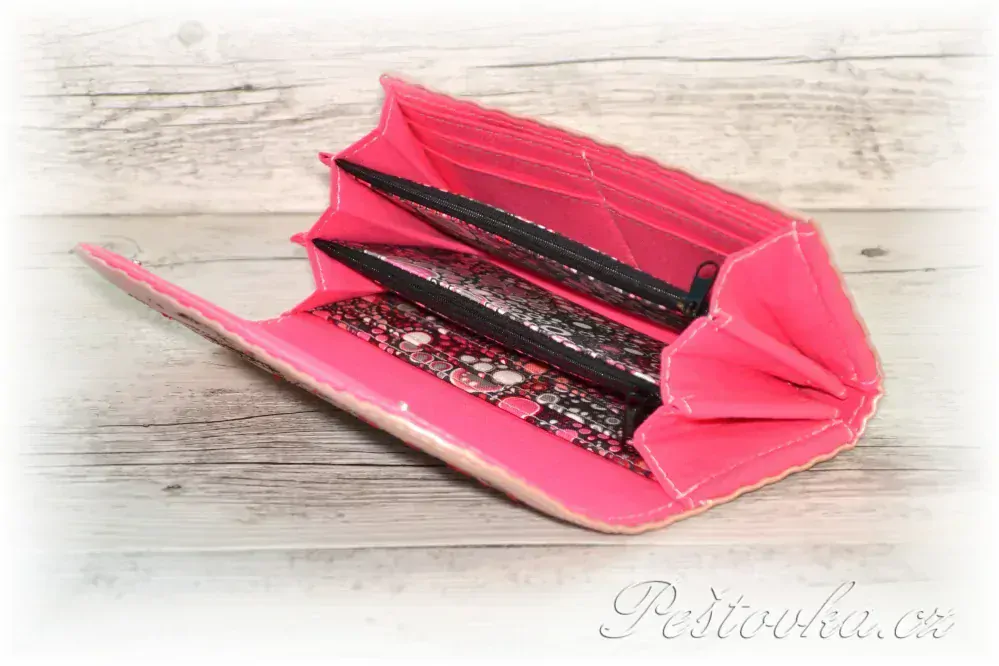 Peštovka Dámská elegantní peněženka *pudrově růžová s lapačem*