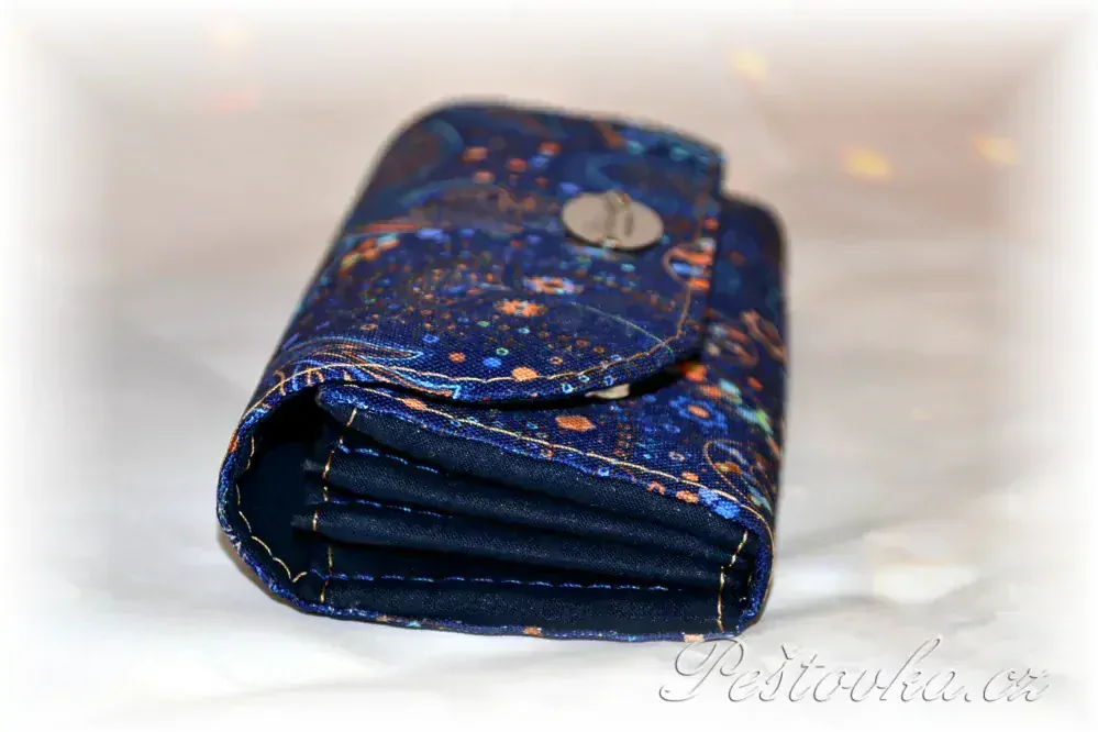 Peštovka Dámská elegantní peněženka *modrá s motýlky*