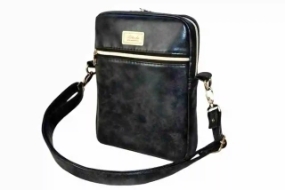 Peštovka pánská crossbody Oskar *černo-modrá metalická*